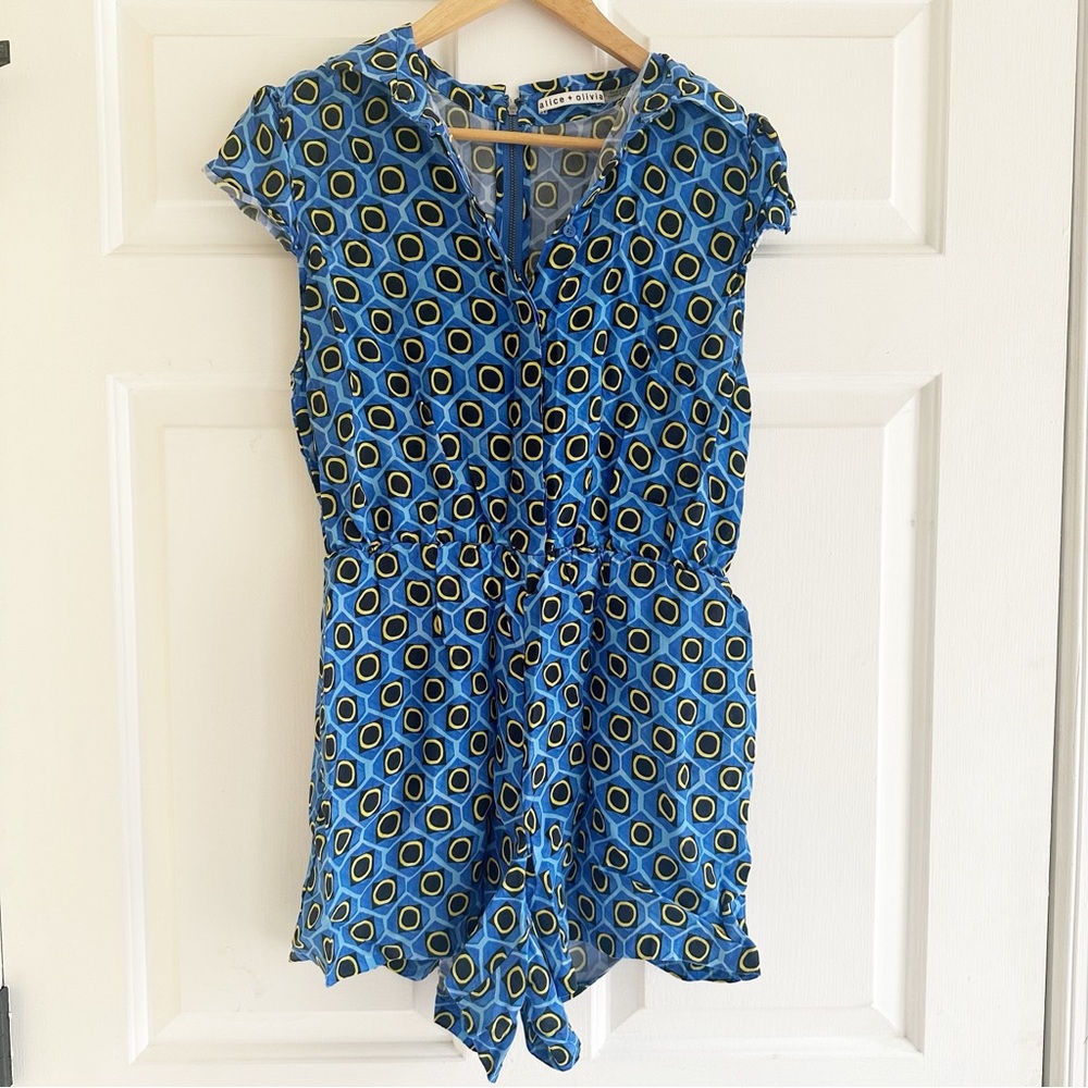 Alice & Olivia Size 10 Blue Geometric Print Short‎ Sleeve Collared Romper Beachy